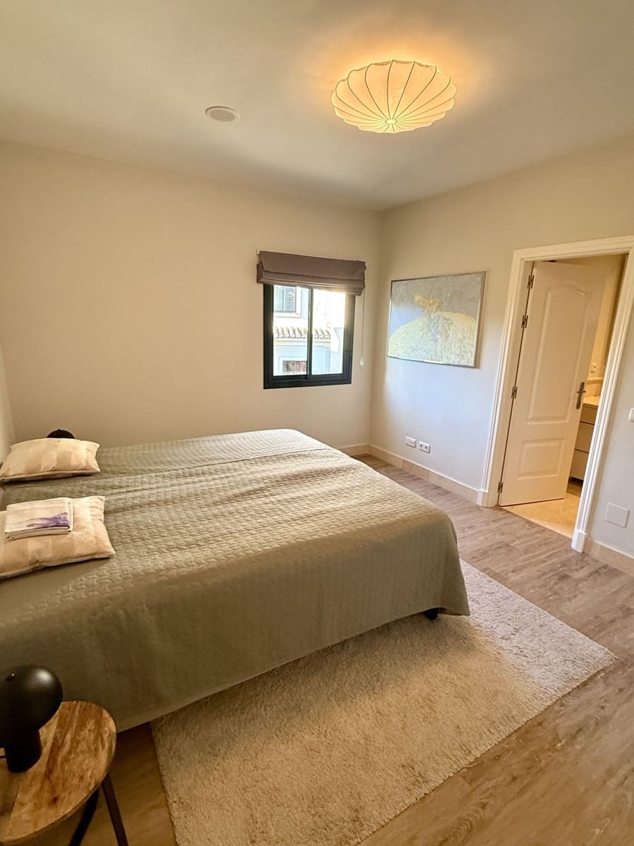 3 sypialnia Penthouse na sprzedaż w Benahavis z basenem garażem - 975 000 € (Ref: 9694012)