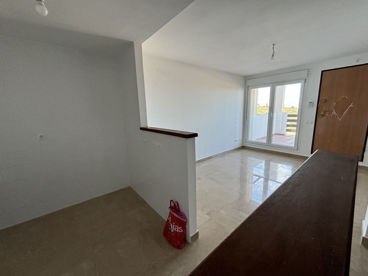 2 soveværelse Lejlighed til salg i La Duquesa / Puerto de la Duquesa med swimmingpool - € 179.500 (Ref: 9694079)