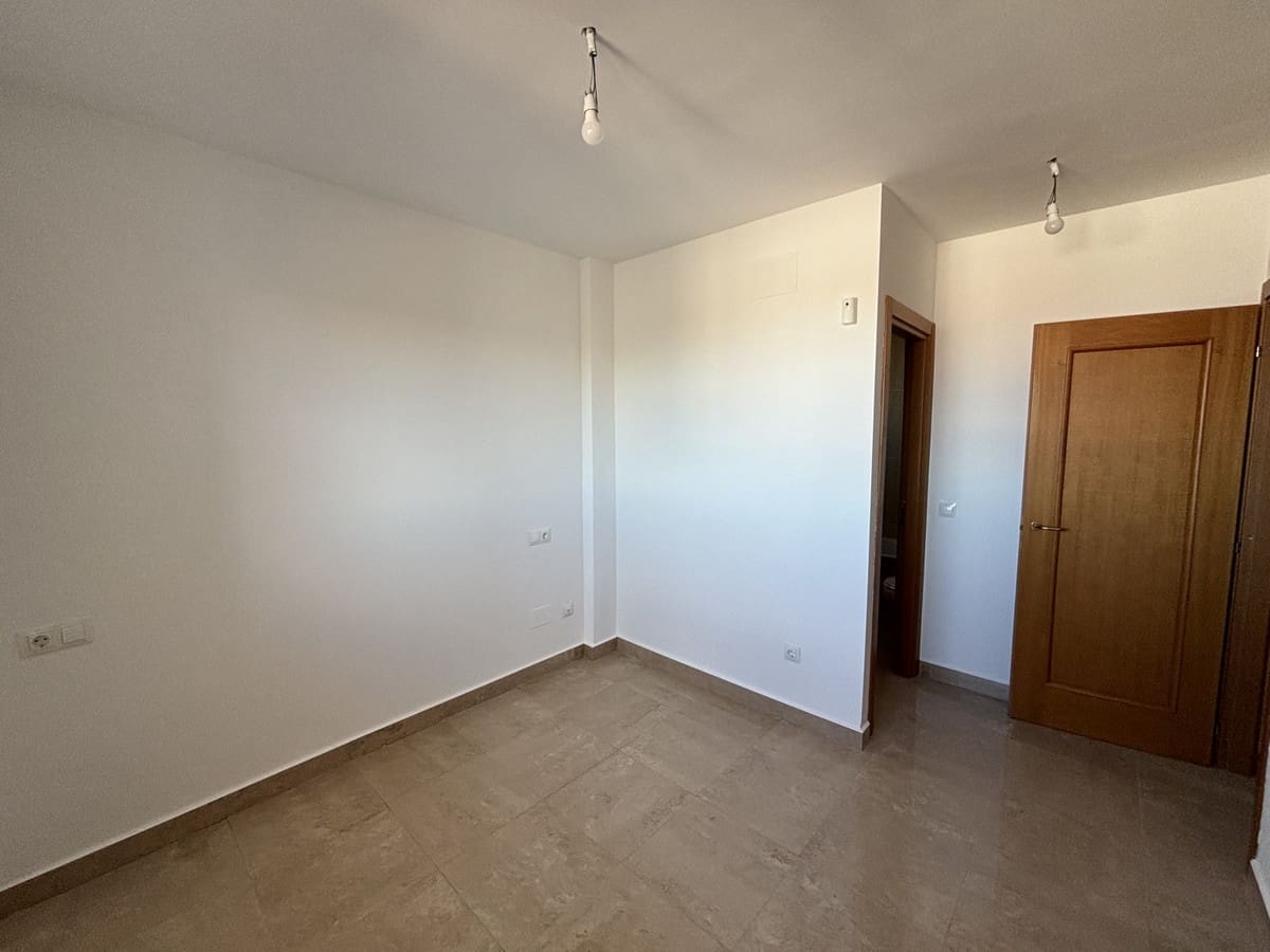 2 soveværelse Lejlighed til salg i La Duquesa / Puerto de la Duquesa med swimmingpool - € 179.500 (Ref: 9694079)