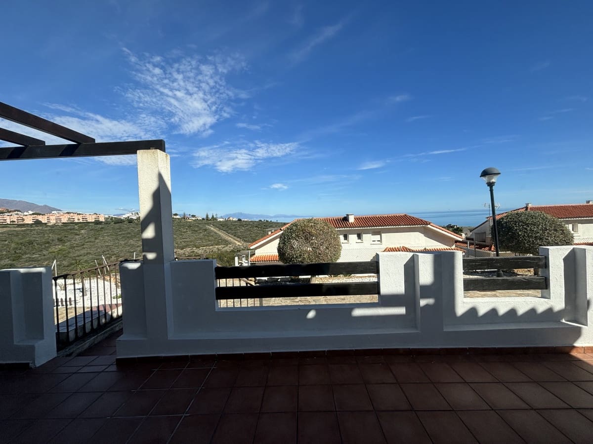 2 soveværelse Lejlighed til salg i La Duquesa / Puerto de la Duquesa med swimmingpool - € 179.500 (Ref: 9694079)