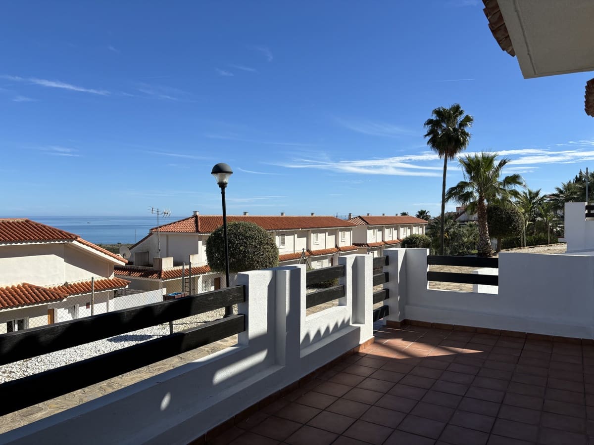 2 soveværelse Lejlighed til salg i La Duquesa / Puerto de la Duquesa med swimmingpool - € 179.500 (Ref: 9694079)