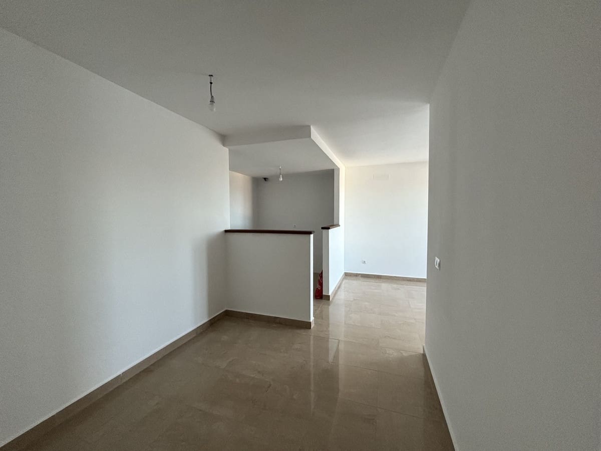 2 soveværelse Lejlighed til salg i La Duquesa / Puerto de la Duquesa med swimmingpool - € 179.500 (Ref: 9694079)