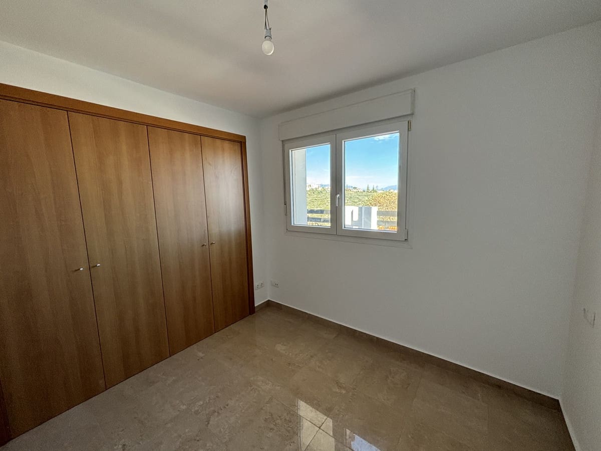 2 soveværelse Lejlighed til salg i La Duquesa / Puerto de la Duquesa med swimmingpool - € 179.500 (Ref: 9694079)