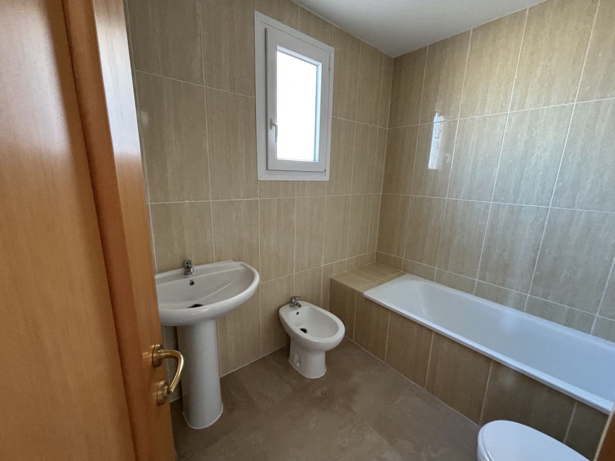 2 soveværelse Lejlighed til salg i La Duquesa / Puerto de la Duquesa med swimmingpool - € 179.500 (Ref: 9694079)