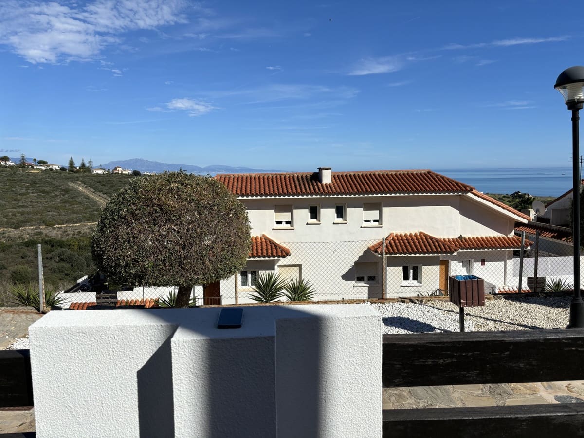 2 soveværelse Lejlighed til salg i La Duquesa / Puerto de la Duquesa med swimmingpool - € 179.500 (Ref: 9694079)