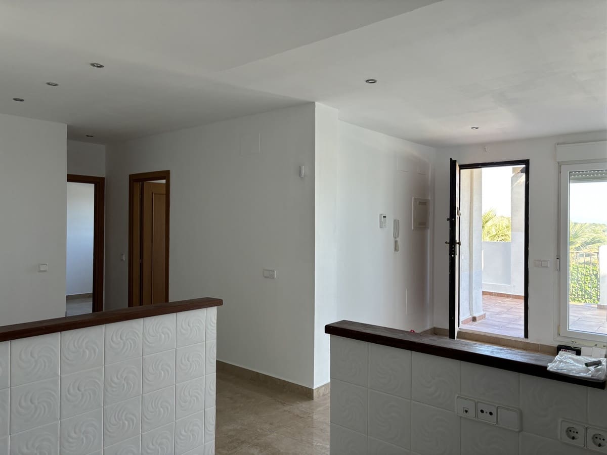 2 soveværelse Lejlighed til salg i La Duquesa / Puerto de la Duquesa med swimmingpool - € 182.000 (Ref: 9694084)