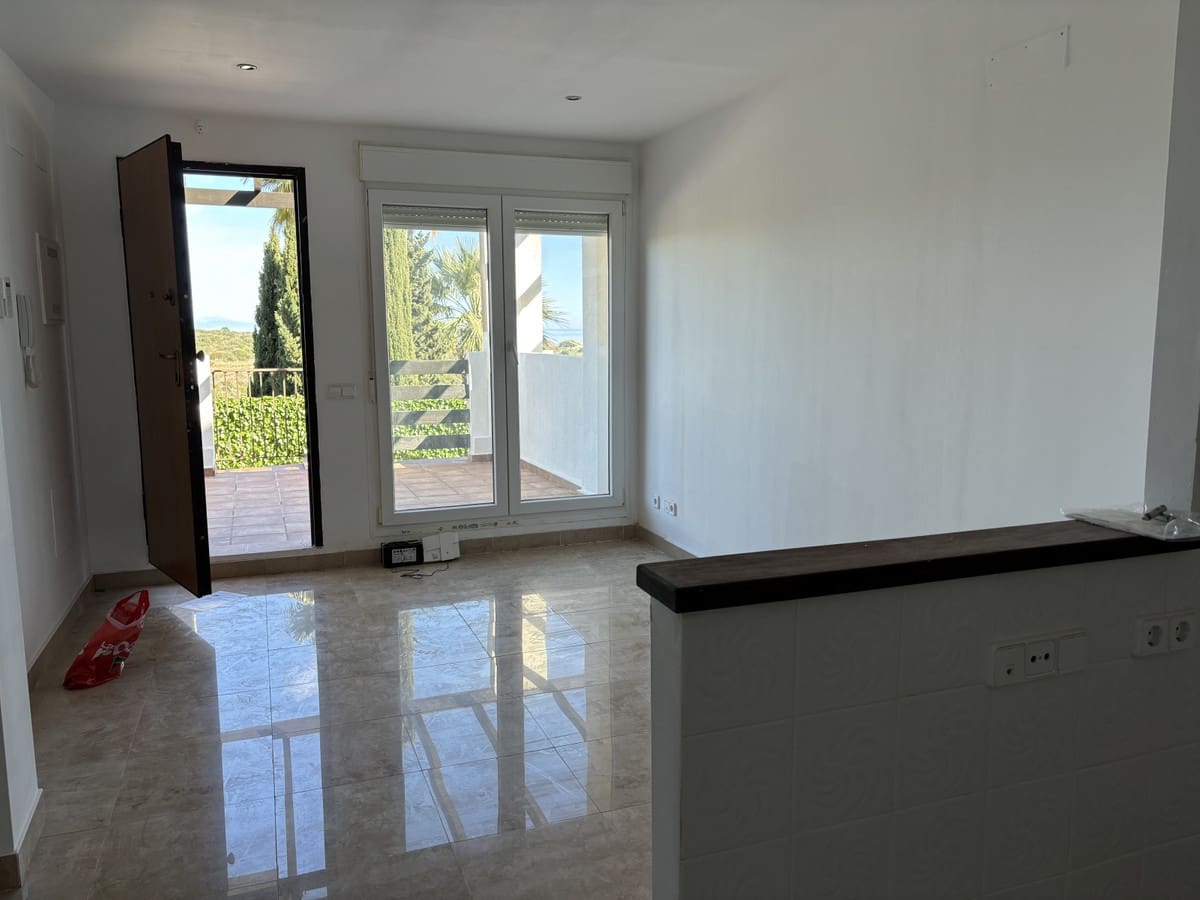 2 soveværelse Lejlighed til salg i La Duquesa / Puerto de la Duquesa med swimmingpool - € 182.000 (Ref: 9694084)