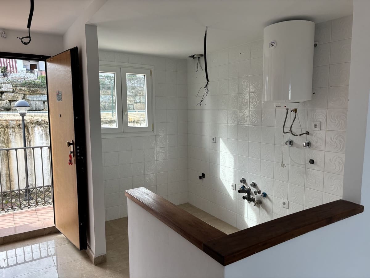 2 soveværelse Lejlighed til salg i La Duquesa / Puerto de la Duquesa med swimmingpool - € 193.000 (Ref: 9694099)