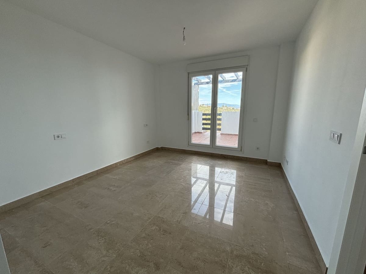3 soveværelse Penthouse til salg i La Duquesa / Puerto de la Duquesa med swimmingpool - € 368.000 (Ref: 9694138)
