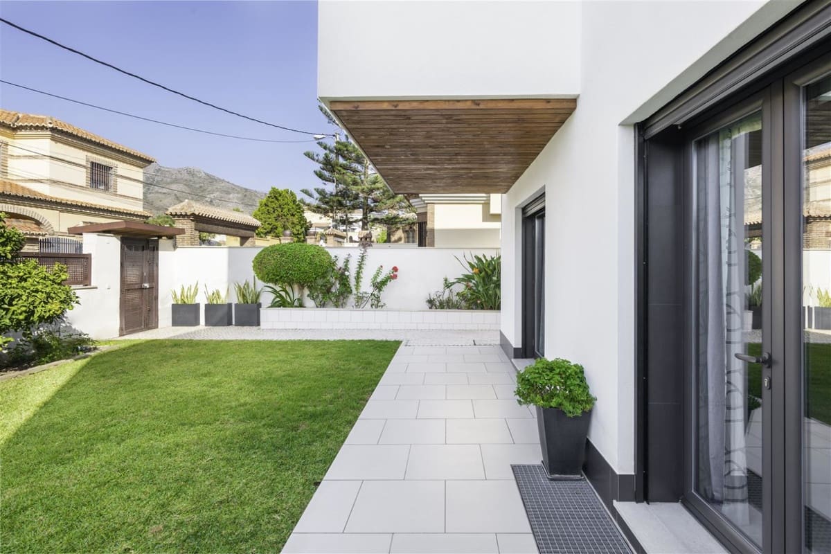 3 camera da letto Villa in vendita in Torremolinos con piscina garage - 988.000 € (Rif: 9694139)