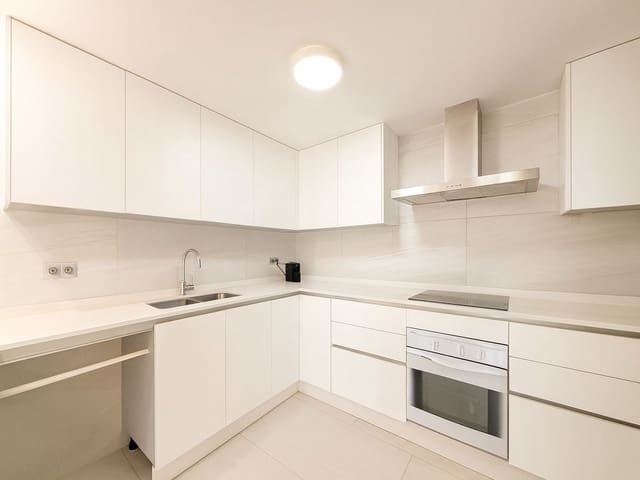 1 bedroom Apartment for sale in Golden Mile, Marbella with pool garage - € 750,000 (Ref: 9694142)