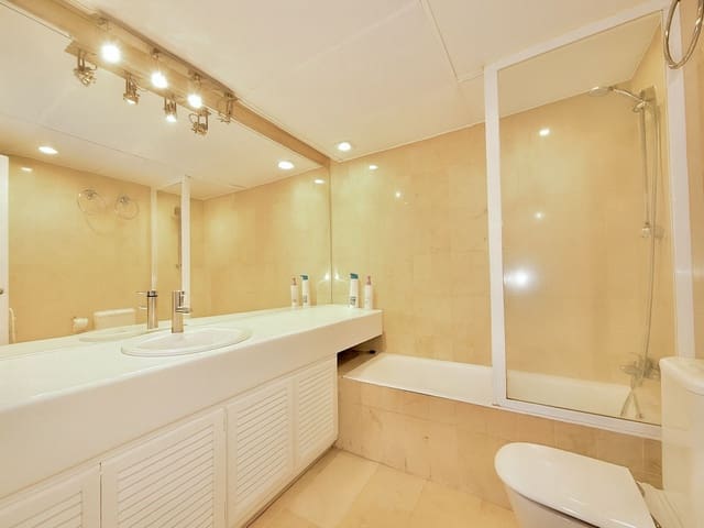 1 bedroom Apartment for sale in Golden Mile, Marbella with pool garage - € 750,000 (Ref: 9694142)