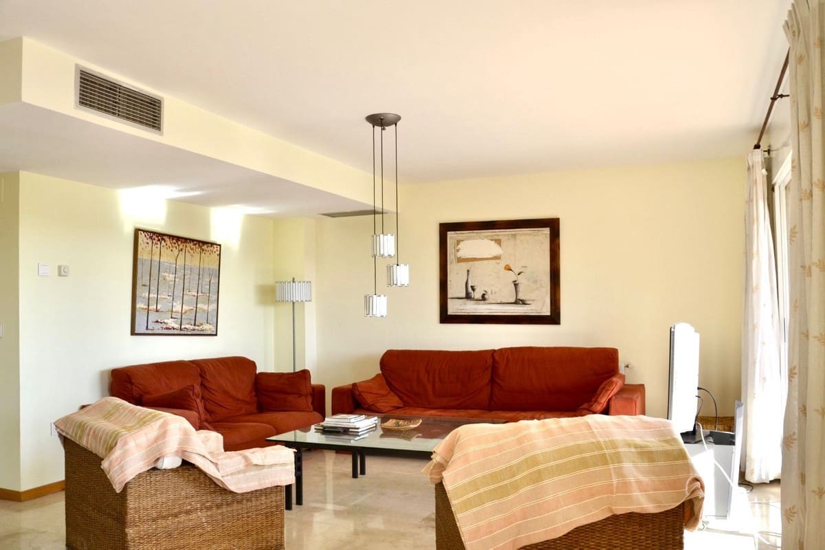 4 sypialnia Penthouse na sprzedaż w Guadalmina z basenem garażem - 950 000 € (Ref: 9694144)