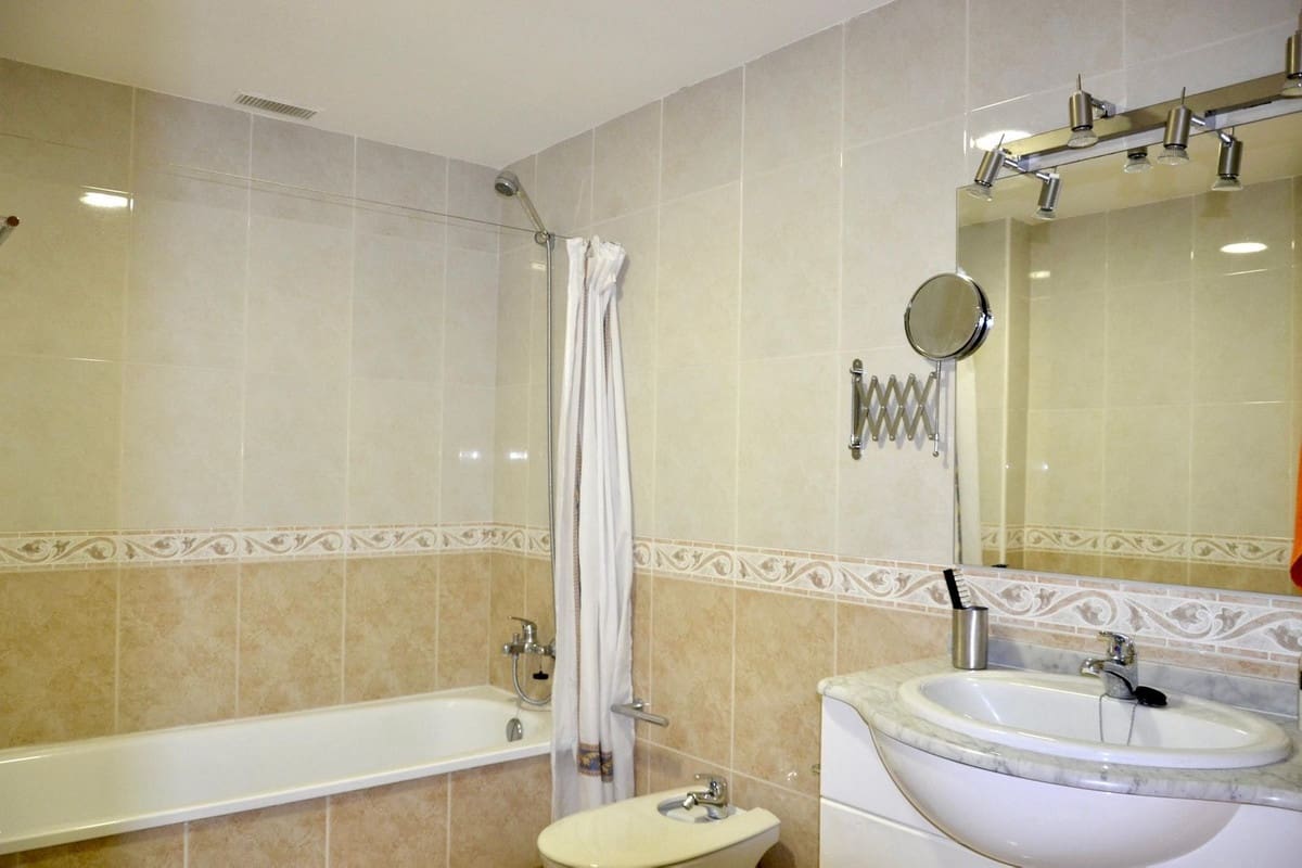 4 sypialnia Penthouse na sprzedaż w Guadalmina z basenem garażem - 950 000 € (Ref: 9694144)