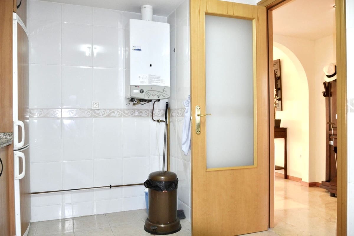 4 sypialnia Penthouse na sprzedaż w Guadalmina z basenem garażem - 950 000 € (Ref: 9694144)