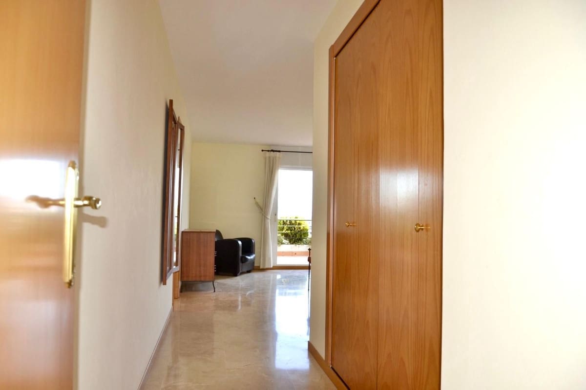 4 sypialnia Penthouse na sprzedaż w Guadalmina z basenem garażem - 950 000 € (Ref: 9694144)