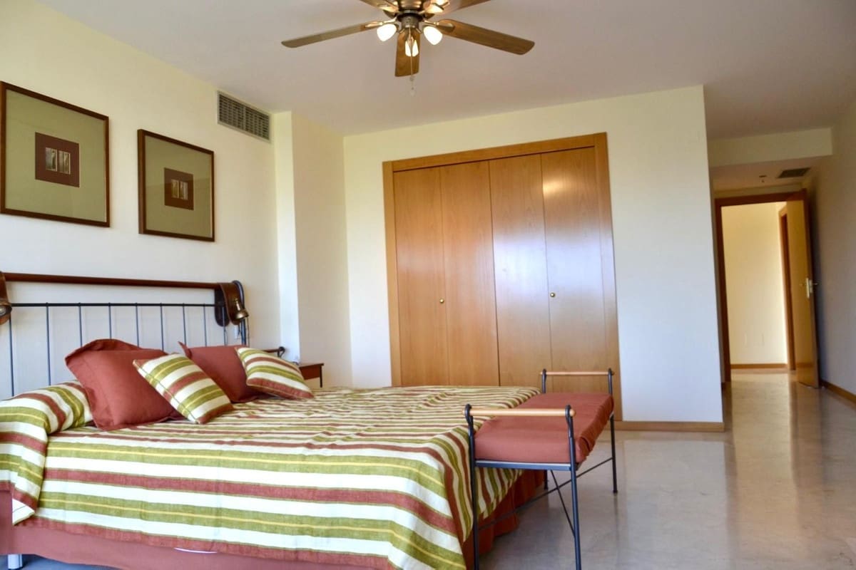 4 sypialnia Penthouse na sprzedaż w Guadalmina z basenem garażem - 950 000 € (Ref: 9694144)