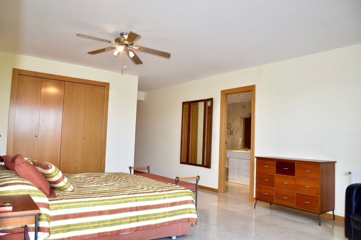 4 sypialnia Penthouse na sprzedaż w Guadalmina z basenem garażem - 950 000 € (Ref: 9694144)