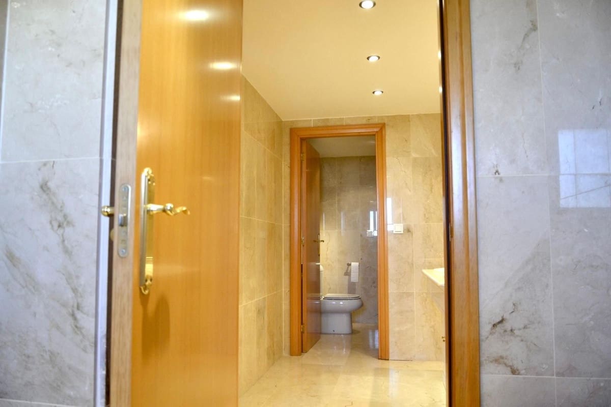 4 sypialnia Penthouse na sprzedaż w Guadalmina z basenem garażem - 950 000 € (Ref: 9694144)