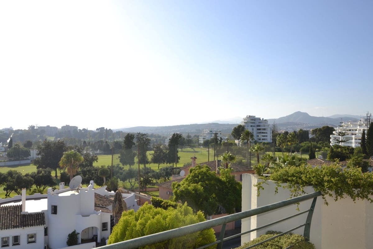 4 sypialnia Penthouse na sprzedaż w Guadalmina z basenem garażem - 950 000 € (Ref: 9694144)