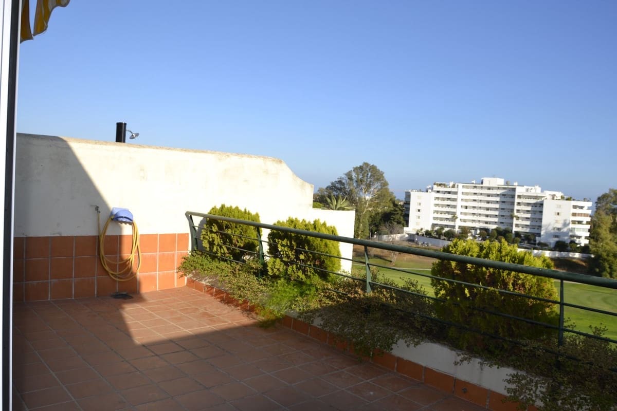 4 sypialnia Penthouse na sprzedaż w Guadalmina z basenem garażem - 950 000 € (Ref: 9694144)