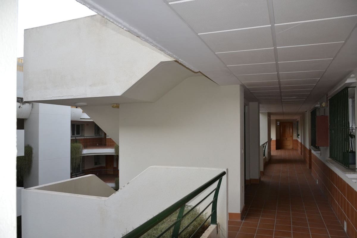 4 sypialnia Penthouse na sprzedaż w Guadalmina z basenem garażem - 950 000 € (Ref: 9694144)