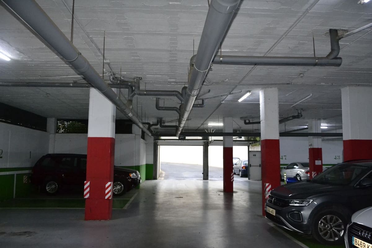 4 sypialnia Penthouse na sprzedaż w Guadalmina z basenem garażem - 950 000 € (Ref: 9694144)