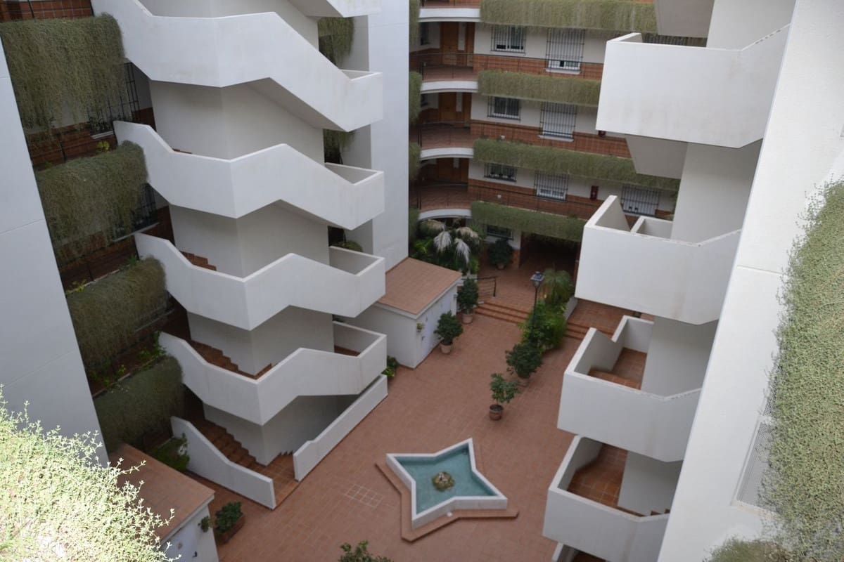 4 sypialnia Penthouse na sprzedaż w Guadalmina z basenem garażem - 950 000 € (Ref: 9694144)