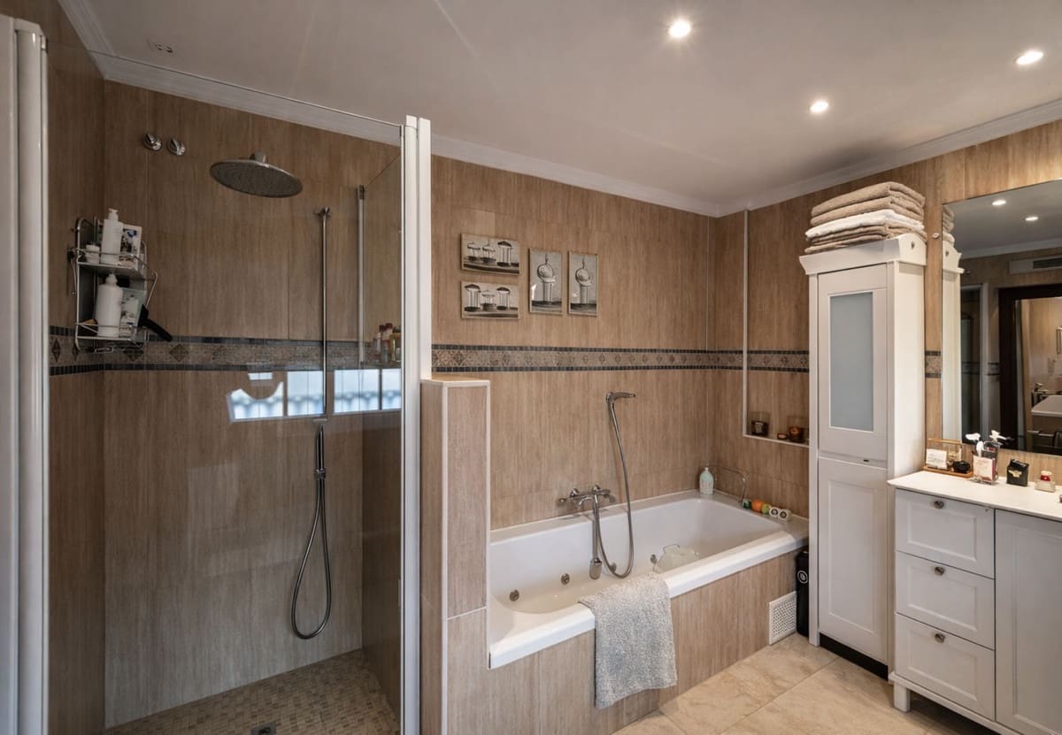 5 sovrum Hus till salu i San Pedro de Alcantara med pool garage - 990 000 € (Ref: 9694146)