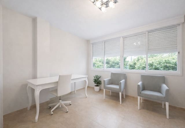 5 makuuhuone Omakotitalo myytävänä paikassa San Pedro de Alcantara, Marbella mukana uima-altaan 
autotalli - 990 000 € (Ref: 9694146)