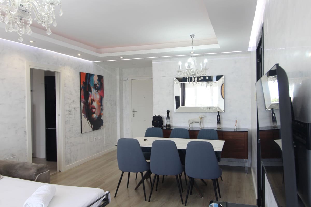 2 bedroom Apartment for sale in Nueva Andalucia with pool garage - € 435,000 (Ref: 9694147)