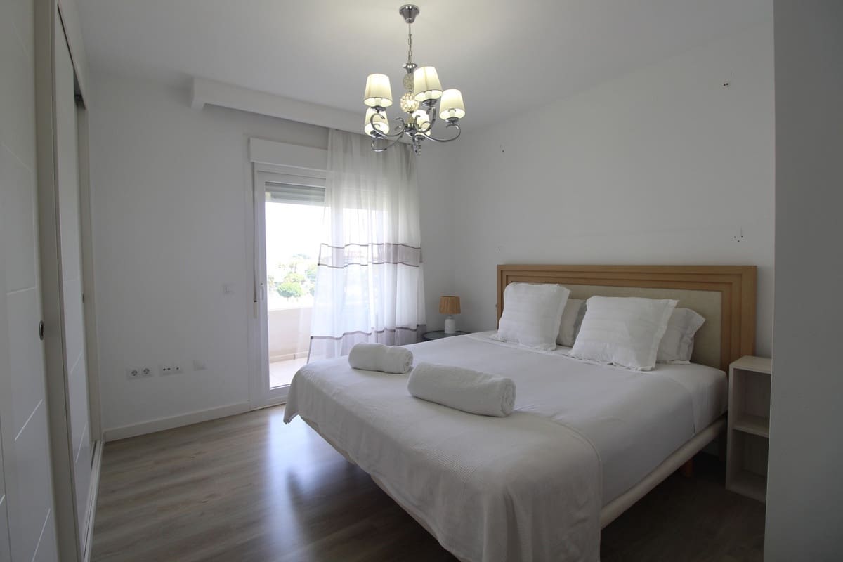 2 bedroom Apartment for sale in Nueva Andalucia with pool garage - € 435,000 (Ref: 9694147)
