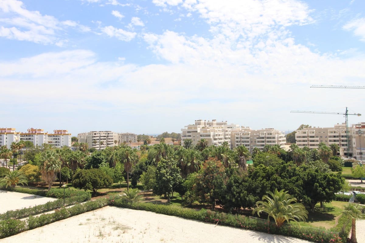 2 bedroom Apartment for sale in Nueva Andalucia with pool garage - € 435,000 (Ref: 9694147)