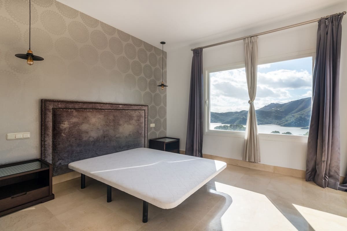 2 soveværelse Semi-Rækkehus til salg i Istan med garage - € 565.000 (Ref: 9694149)