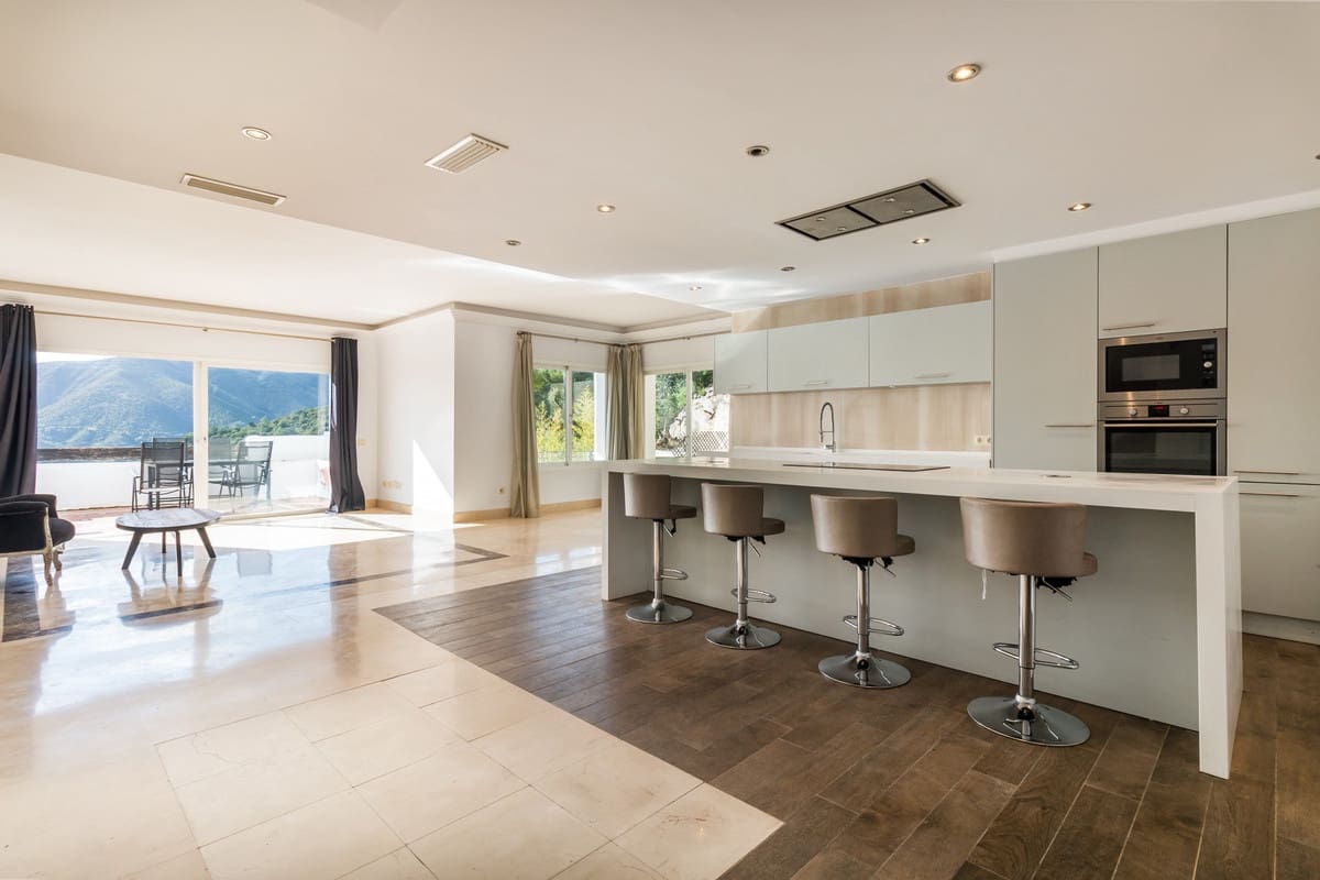 2 soveværelse Semi-Rækkehus til salg i Istan med garage - € 565.000 (Ref: 9694149)