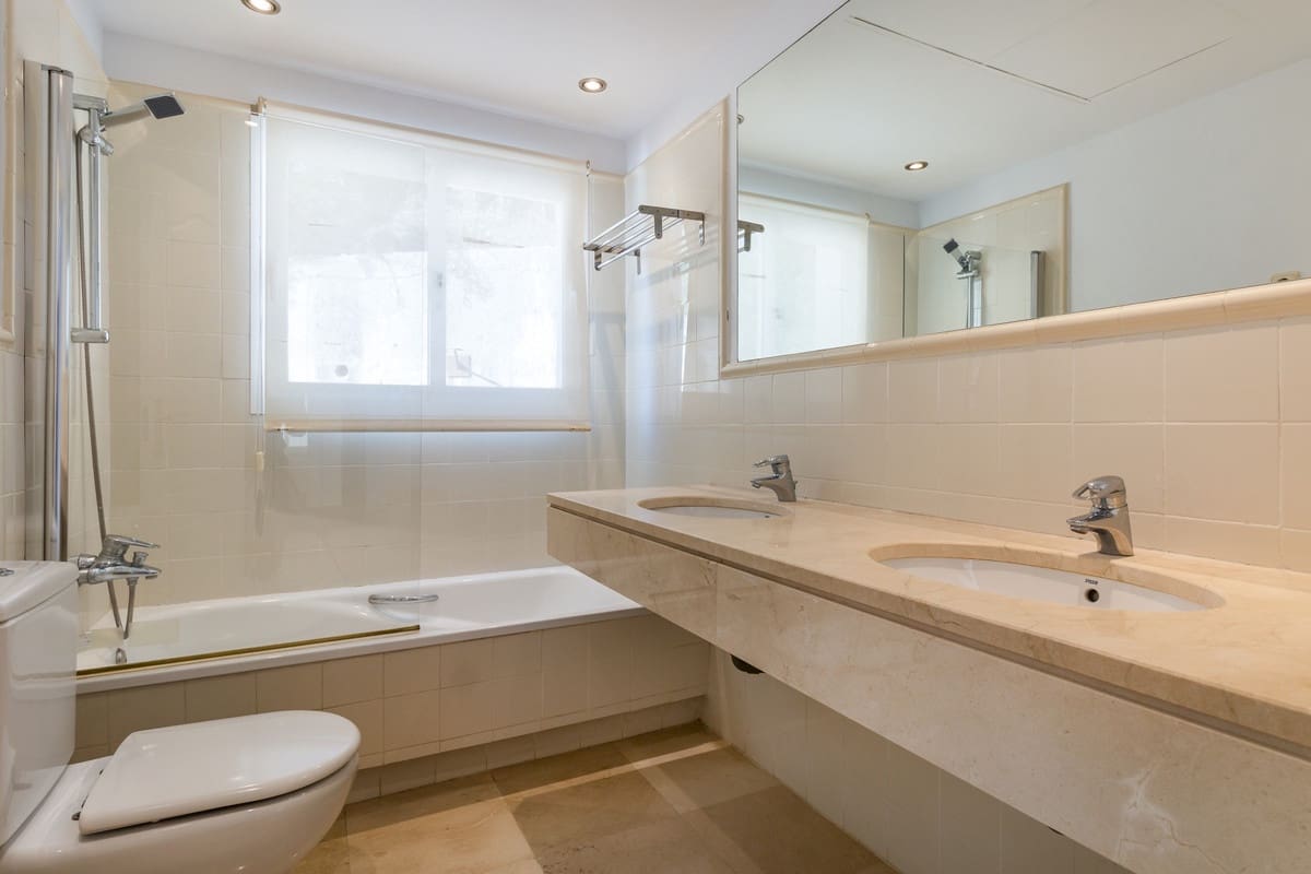 2 soveværelse Semi-Rækkehus til salg i Istan med garage - € 565.000 (Ref: 9694149)