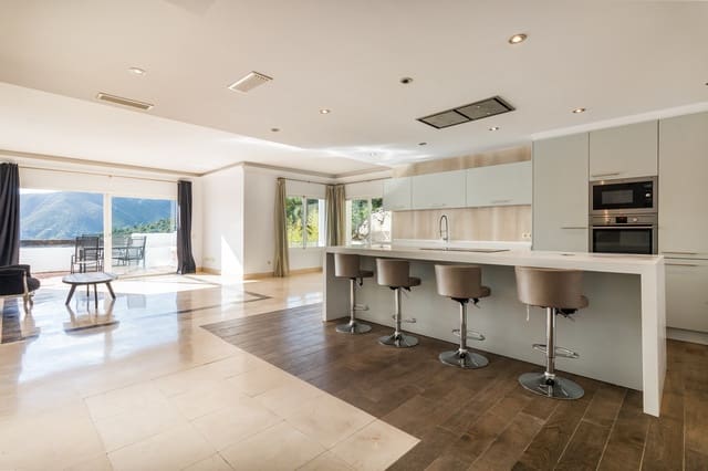 2 soveværelse Semi-Rækkehus til salg i Istán med garage - € 565.000 (Ref: 9694149)