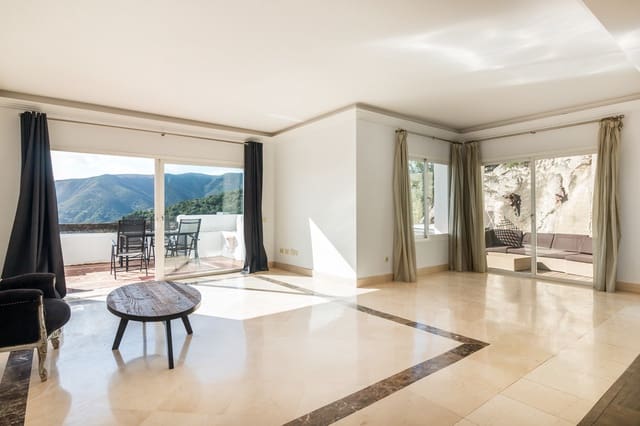 2 soveværelse Semi-Rækkehus til salg i Istán med garage - € 565.000 (Ref: 9694149)