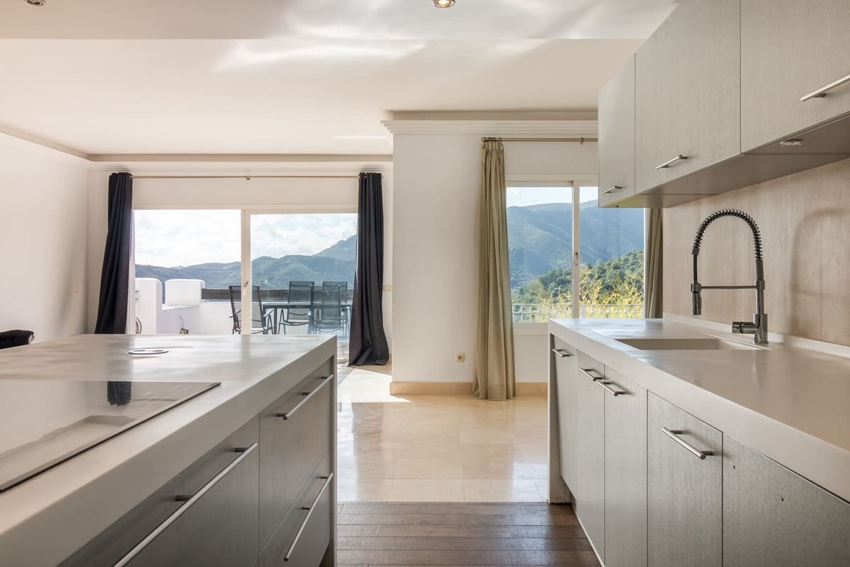 2 soveværelse Semi-Rækkehus til salg i Istan med garage - € 565.000 (Ref: 9694149)