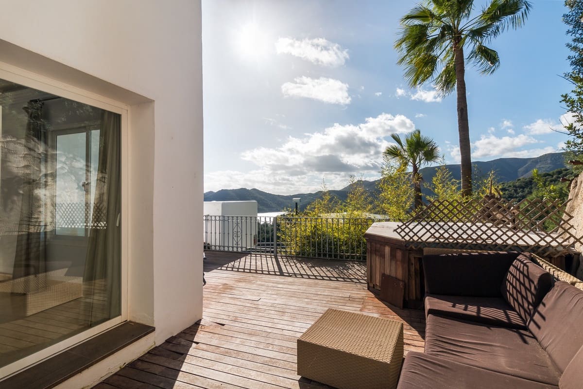 2 soveværelse Semi-Rækkehus til salg i Istan med garage - € 565.000 (Ref: 9694149)