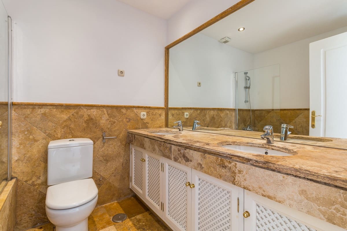 2 soveværelse Semi-Rækkehus til salg i Istan med garage - € 565.000 (Ref: 9694149)