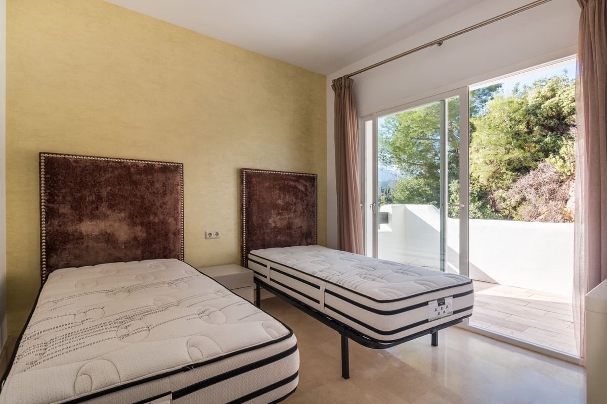 2 soveværelse Semi-Rækkehus til salg i Istan med garage - € 565.000 (Ref: 9694149)