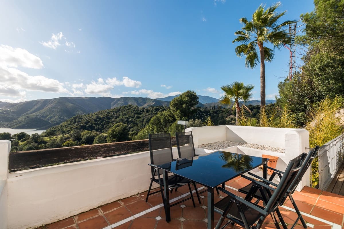 2 soveværelse Semi-Rækkehus til salg i Istan med garage - € 565.000 (Ref: 9694149)