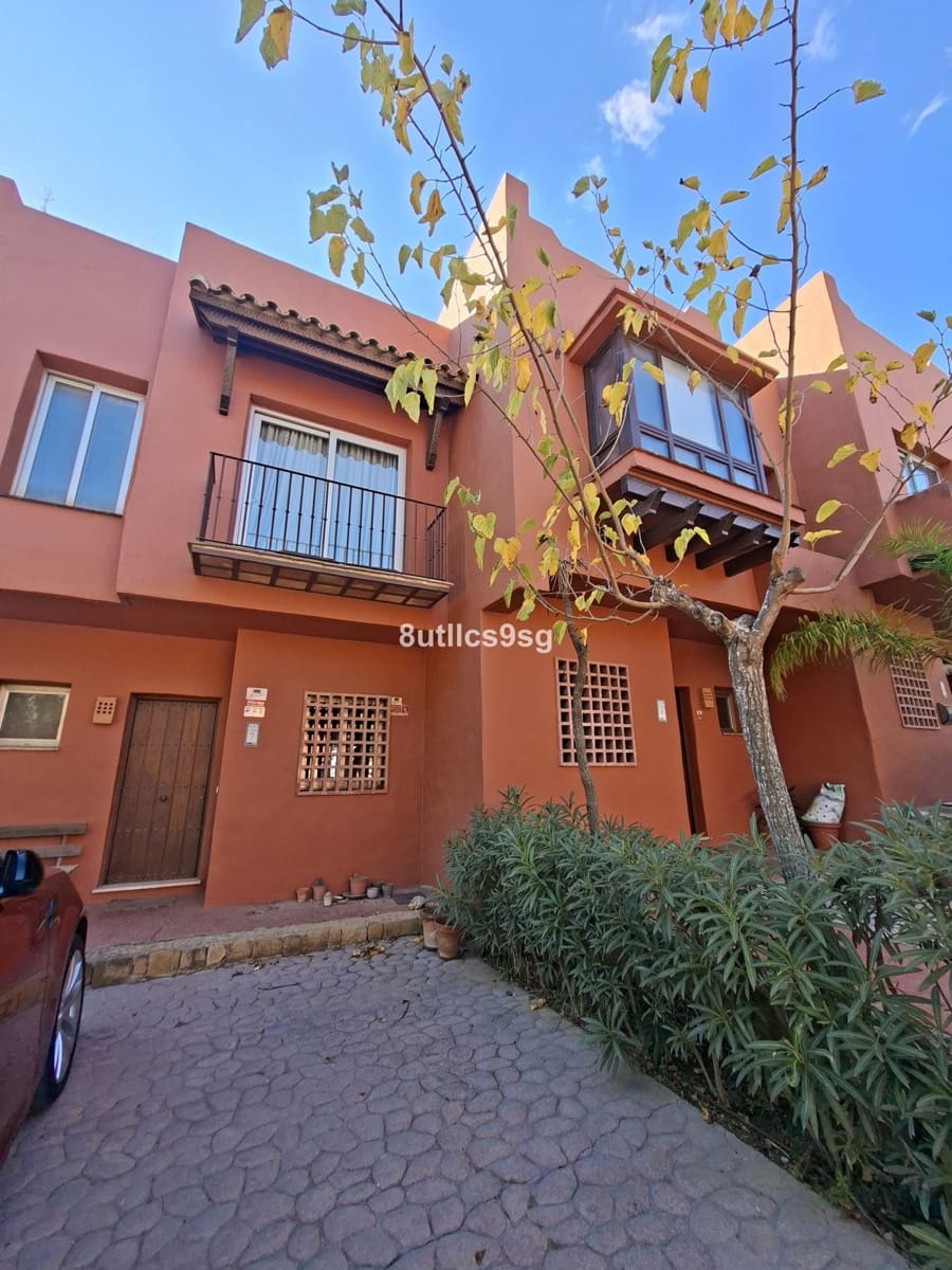 2 soveværelse Byhus til salg i Manilva med swimmingpool garage - € 479.000 (Ref: 9694150)