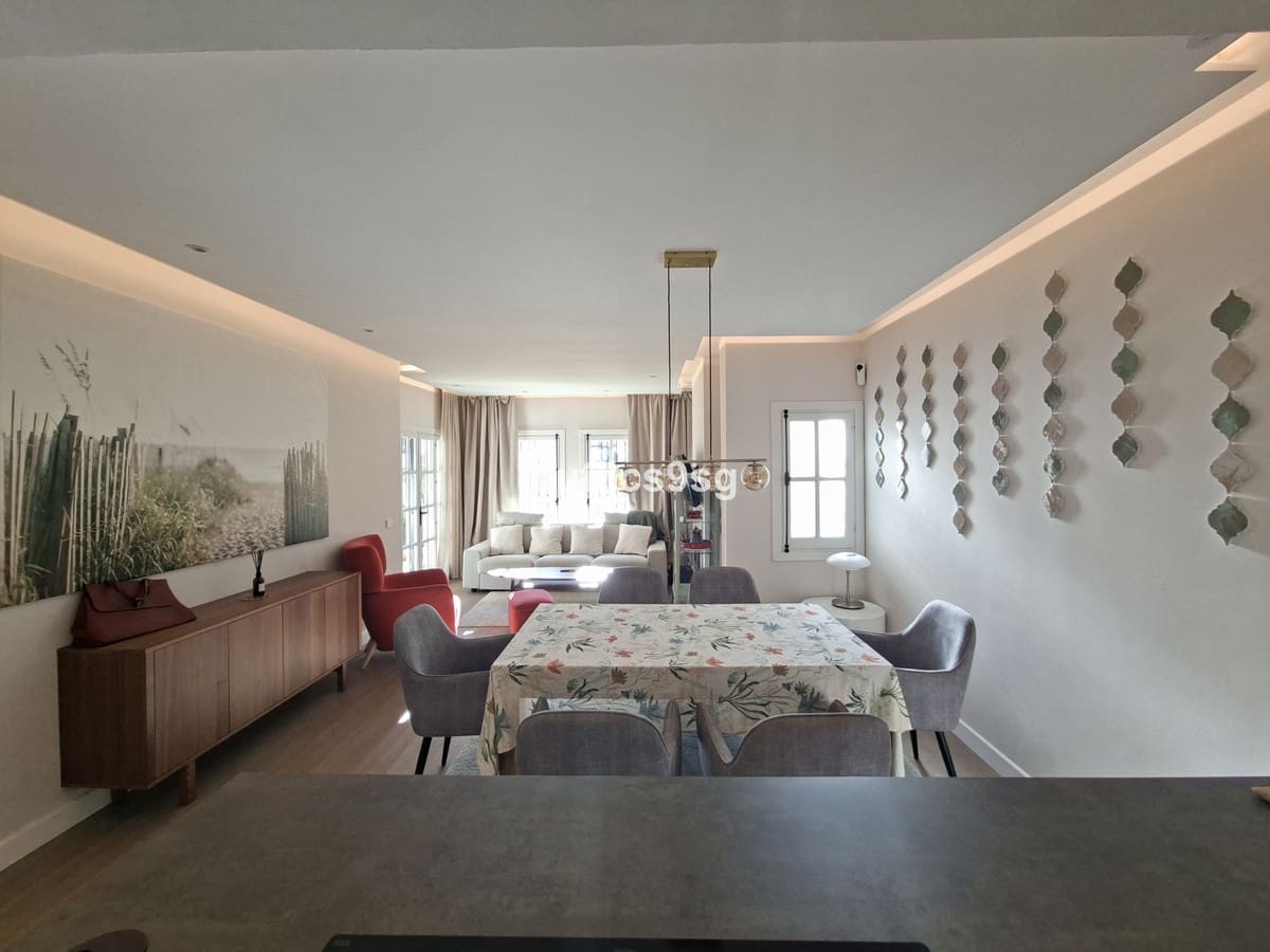 3 bedroom Apartment for sale in Nueva Andalucia with pool garage - € 549,000 (Ref: 9694151)