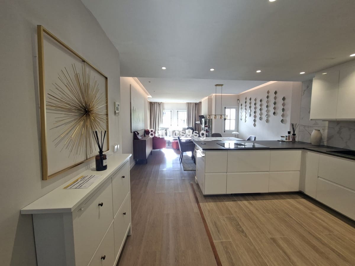 3 bedroom Apartment for sale in Nueva Andalucia with pool garage - € 549,000 (Ref: 9694151)