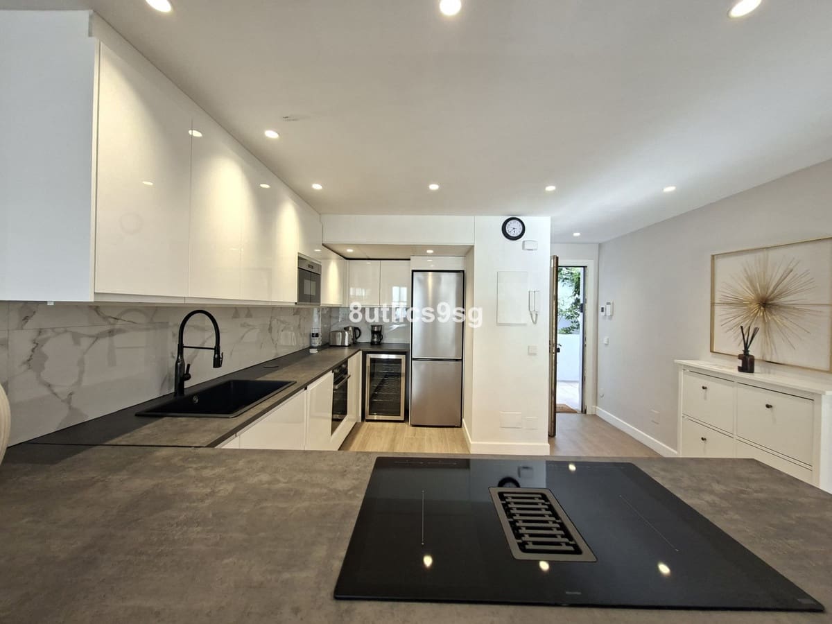 3 bedroom Apartment for sale in Nueva Andalucia with pool garage - € 549,000 (Ref: 9694151)