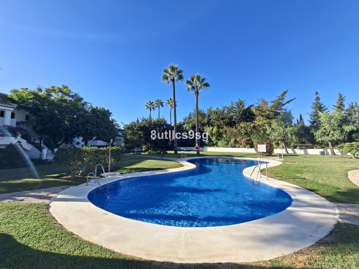 3 bedroom Apartment for sale in Nueva Andalucia with pool garage - € 549,000 (Ref: 9694151)