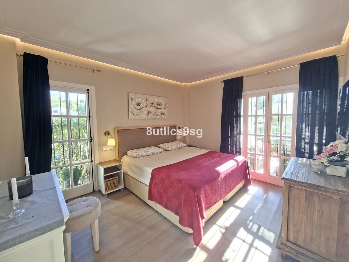 3 bedroom Apartment for sale in Nueva Andalucia with pool garage - € 549,000 (Ref: 9694151)