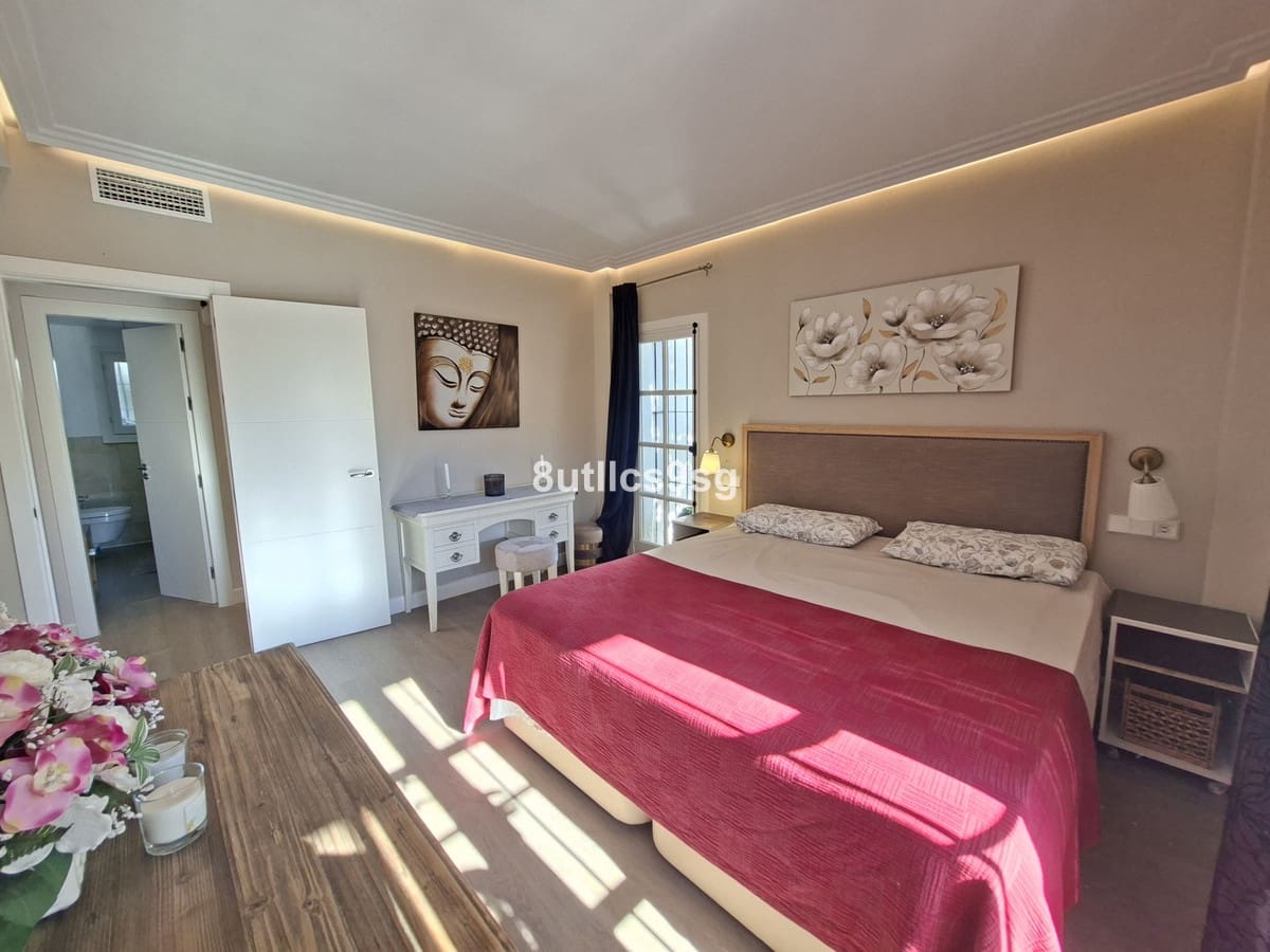 3 bedroom Apartment for sale in Nueva Andalucia with pool garage - € 549,000 (Ref: 9694151)
